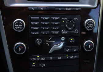 Подержанный автомобиль Volvo XC60 2010 года (17 фото)