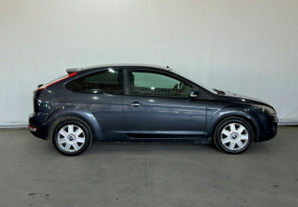 Подержанный автомобиль Ford Focus Hatchback 2008 года (7 фото)