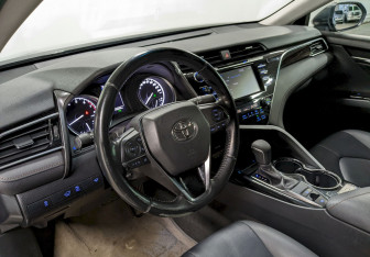Подержанный автомобиль Toyota Camry Sedan 2019 года (13 фото)