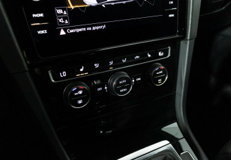 Подержанный автомобиль Volkswagen Golf Hatchback 2019 года (13 фото)