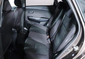 Подержанный автомобиль Kia Rio Hatchback 2017 года (16 фото)