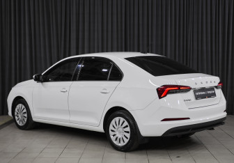Подержанный автомобиль Skoda Rapid Liftback 2021 года (7 фото)