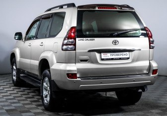 Подержанный автомобиль Toyota Land Cruiser Prado 2007 года (7 фото)