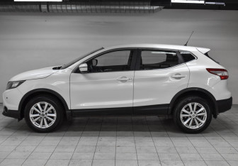 Подержанный автомобиль Nissan Qashqai 2016 года (8 фото)