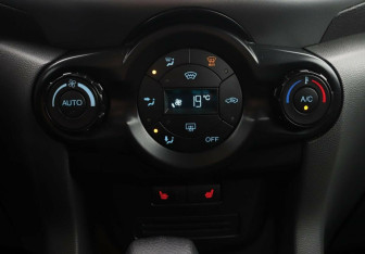 Подержанный автомобиль Ford EcoSport 2014 года (9 фото)