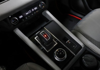 Подержанный автомобиль Mitsubishi Outlander 2022 года (20 фото)