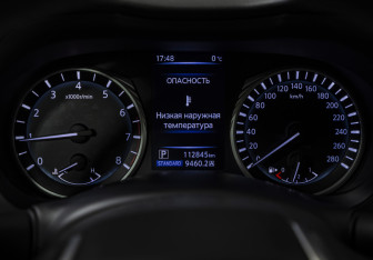 Подержанный автомобиль Infiniti Q50 2017 года (11 фото)