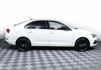 Подержанный автомобиль Skoda Rapid Liftback 2022 года (4 фото)