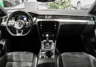 Подержанный автомобиль Volkswagen Arteon 2018 года (9 фото)