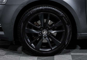 Подержанный автомобиль Skoda Octavia Wagon 2019 года (15 фото)