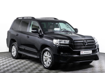 Подержанный автомобиль Toyota Land Cruiser Suv 2015 года (3 фото)
