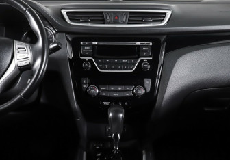 Подержанный автомобиль Nissan Qashqai 2017 года (14 фото)