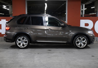 Подержанный автомобиль BMW X5 2011 года (4 фото)