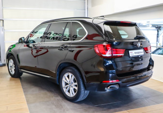 Подержанный автомобиль BMW X5 2017 года (6 фото)