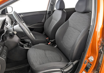 Подержанный автомобиль Hyundai Solaris Hatchback 2015 года (20 фото)