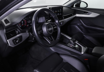 Подержанный автомобиль Audi A4 Sedan 2020 года (15 фото)