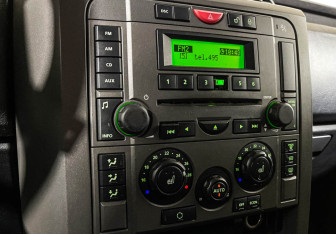 Подержанный автомобиль Land Rover Discovery 2007 года (14 фото)