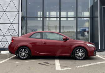 Подержанный автомобиль Kia Cerato Coupe 2011 года (4 фото)