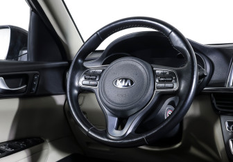 Подержанный автомобиль Kia Optima Sedan 2016 года (16 фото)