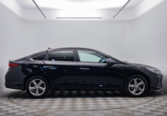 Подержанный автомобиль Hyundai Sonata 2018 года (6 фото)