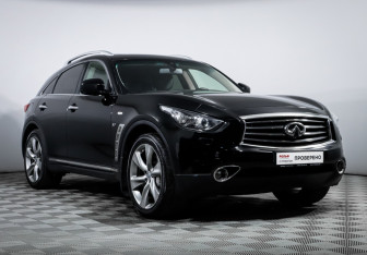 Подержанный автомобиль Infiniti QX70 2015 года (3 фото)