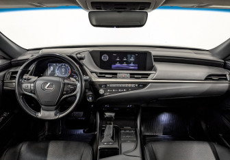 Подержанный автомобиль Lexus ES 2021 года (14 фото)