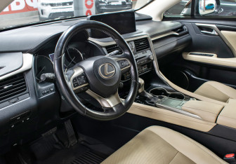 Подержанный автомобиль Lexus RX 2021 года (16 фото)