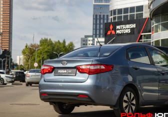 Подержанный автомобиль Kia Rio Sedan 2012 года (17 фото)