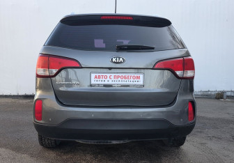Подержанный автомобиль Kia Sorento 2014 года (6 фото)