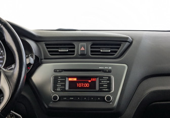 Подержанный автомобиль Kia Rio Sedan 2017 года (24 фото)