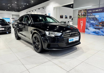 Подержанный автомобиль Audi A3 Hatchback 2016 года (3 фото)