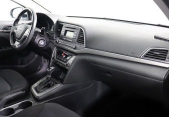 Подержанный автомобиль Hyundai Elantra Sedan 2018 года (5 фото)