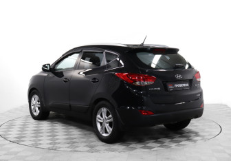 Подержанный автомобиль Hyundai ix35 2010 года (7 фото)