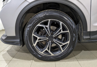 Подержанный автомобиль Geely Coolray 2022 года (11 фото)