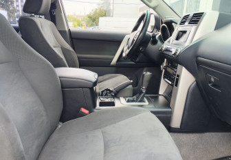 Подержанный автомобиль Toyota Land Cruiser Prado 2012 года (10 фото)