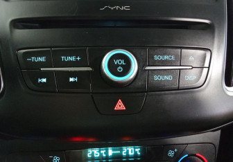 Подержанный автомобиль Ford Focus Hatchback 2016 года (15 фото)