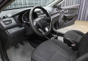 Подержанный автомобиль Kia Rio Sedan 2012 года (13 фото)