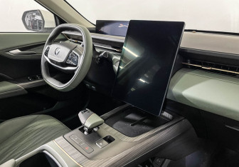 Подержанный автомобиль Changan Lamore 2023 года (9 фото)