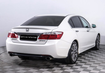 Подержанный автомобиль Honda Accord Sedan 2013 года (3 фото)
