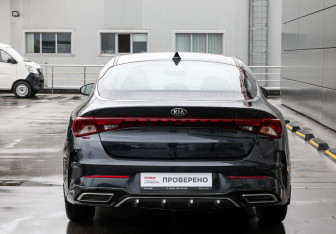 Подержанный автомобиль Kia K5 2021 года (6 фото)