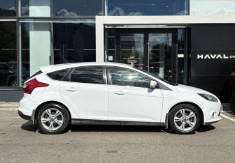 Подержанный автомобиль Ford Focus Hatchback 2013 года (4 фото)