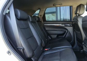 Подержанный автомобиль Kia Sorento 2014 года (23 фото)