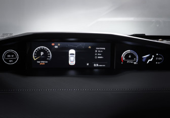 Подержанный автомобиль Changan UNI-V 2023 года (16 фото)