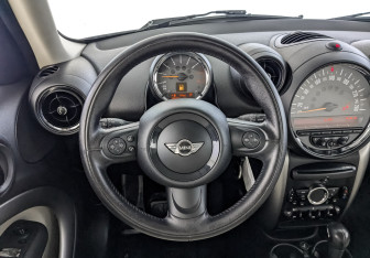 Подержанный автомобиль MINI Countryman 2015 года (22 фото)
