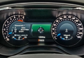 Подержанный автомобиль Ford Mondeo Sedan 2015 года (16 фото)