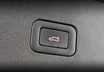 Подержанный автомобиль Hongqi HS5 2023 года (26 фото)