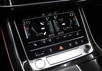Подержанный автомобиль Audi Q8 2019 года (18 фото)