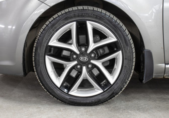 Подержанный автомобиль Kia Cerato Coupe 2012 года (25 фото)