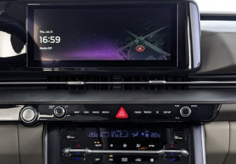 Подержанный автомобиль Kia Carnival 2021 года (17 фото)