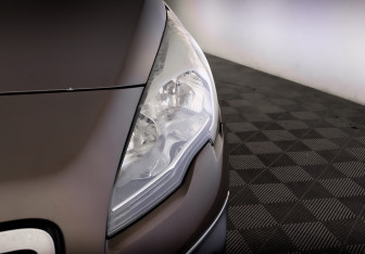 Подержанный автомобиль Peugeot 3008 2014 года (17 фото)